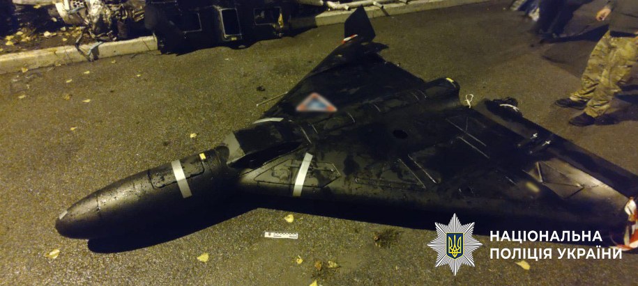 Dron uderzeniowy Shahed zdjęty z dachu auta w Kijowie /@UA.KyivPolice /Facebook