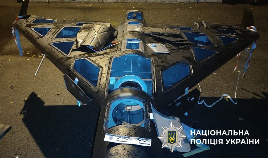 Dron uderzeniowy Shahed zdjęty z dachu auta w Kijowie /@UA.KyivPolice /Facebook