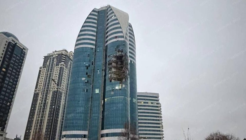 Dron uderzył blisko rezydencji Kadyrowa. Atak na symbol odbudowy Czeczenii