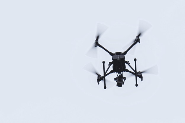 Dron wykorzystywany do poszukiwań Kacpra /Aleksander Koźmiński /PAP