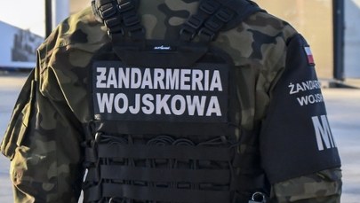 Dron z cyrylicą koło Bartoszyc. Mógł przylecieć z Rosji