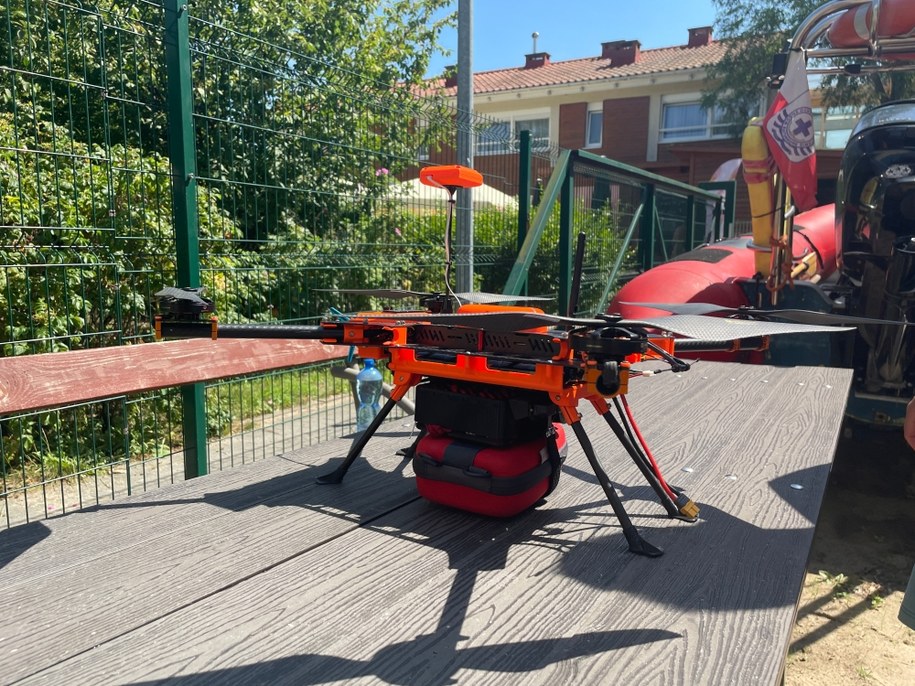 Dron z defibrylatorem AED /Stanisław Pawłowski /RMF FM