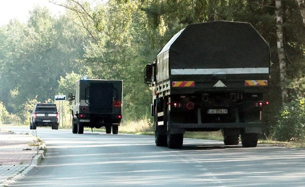 Dron znaleziony blisko zabudowań. Służby w akcji