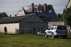 Dron zniszczył dach budynku w Wyrykach. Galeria