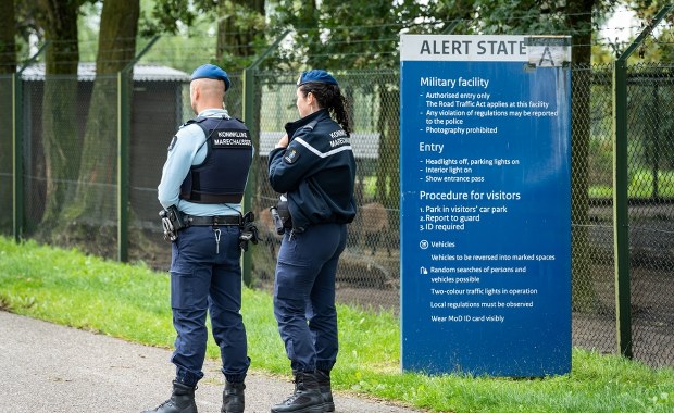 Drony nad bazą wojskową. Holendrzy użyli broni