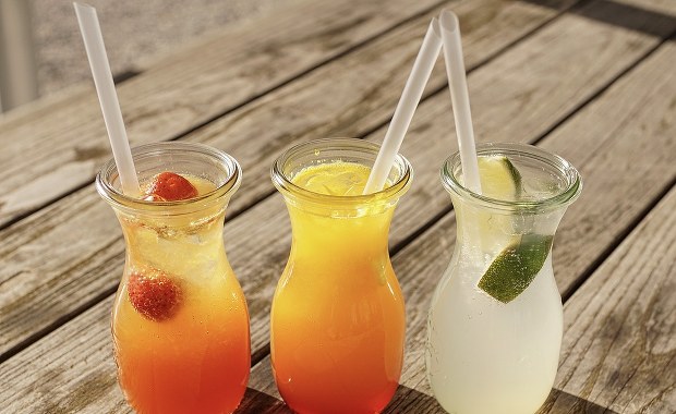 Droższe napoje słodzone i małpki. Rząd chce obłożyć je wyższym podatkiem