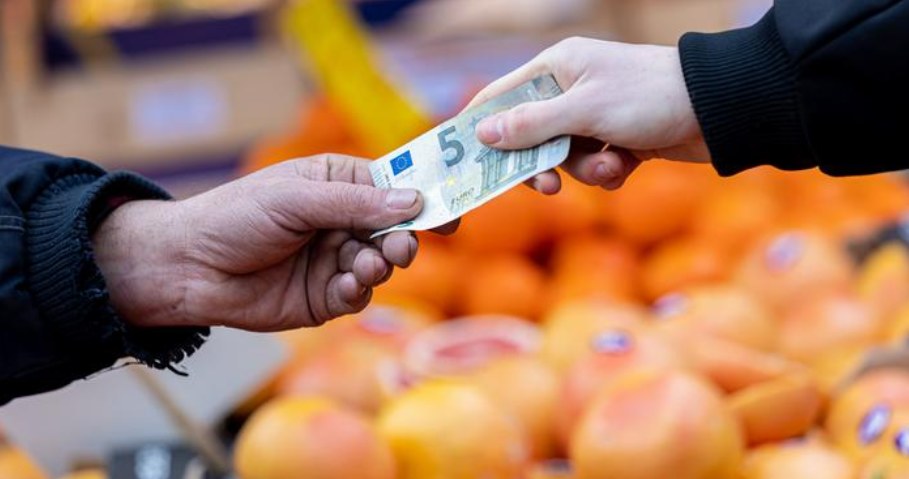 Drożyzna zmusza gorzej zarabiających do ograniczenia wydatków na żywność /Deutsche Welle
