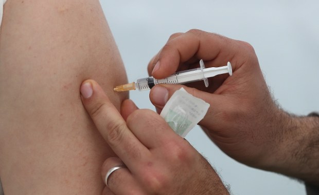 Druga dawka szczepionki dla nauczycieli. Problemy z dostawami preparatów AstryZeneki