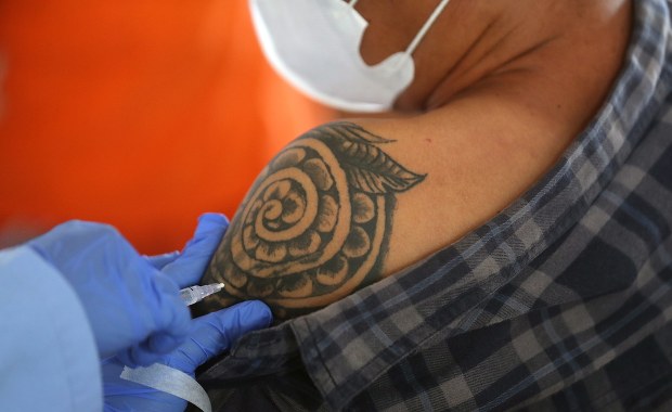 Druga dawka w innym punkcie szczepień niż pierwsza? "Jest problem"