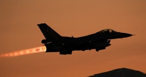 Druga noc amerykańskich nalotów na Iran. Trump grozi kolejnymi atakami
