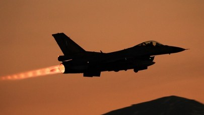 Druga noc amerykańskich nalotów na Iran. Trump grozi kolejnymi atakami