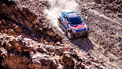 Drugi etap Rajdu Dakar: 5 przebitych opon Przygońskiego, zapalenie gardła Giemzy