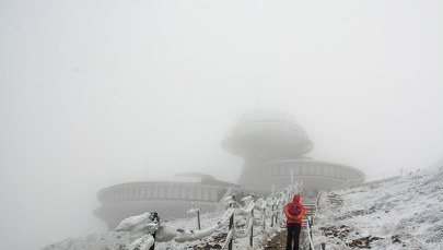 Drugi stopień zagrożenia lawinowego w Karkonoszach. Zamknięto część szlaków