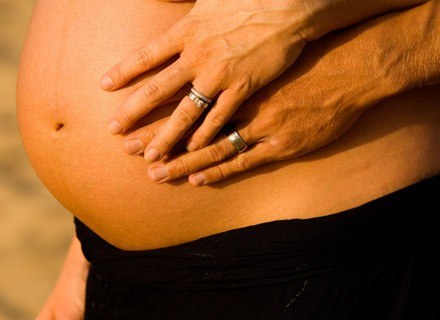 Drugi trymestr ciąży to dobry czas na wspólny urlop. /ThetaXstock