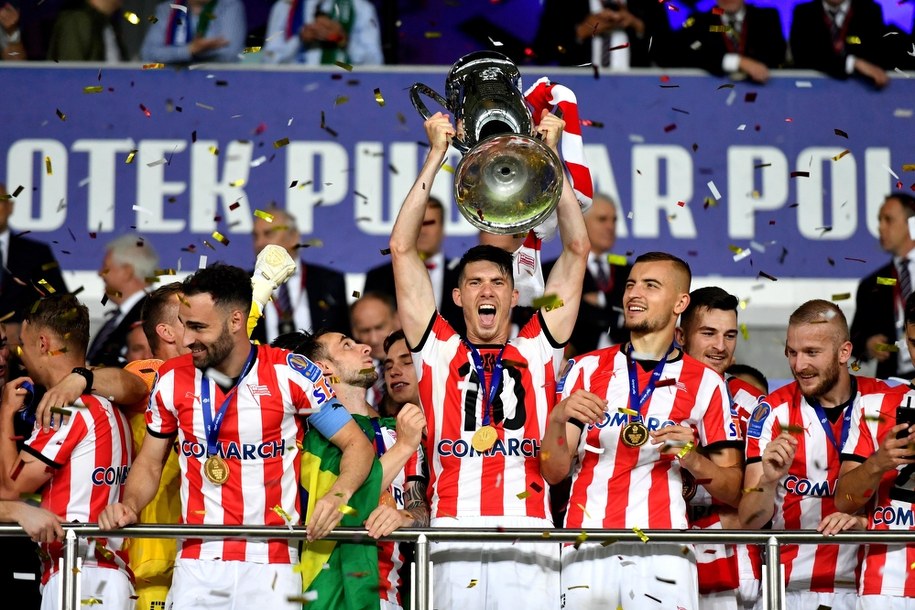 Drużyna Cracovii zwyciężyła w poprzedniej edycji piłkarskiego Pucharu Polski /Wojtek Jargiło /PAP