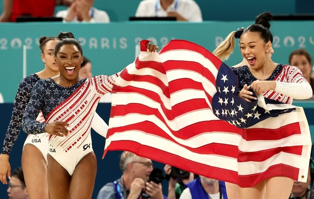 Drużyna USA z Simone Biles (z lewej) na czele /ANNA SZILAGYI /PAP/EPA