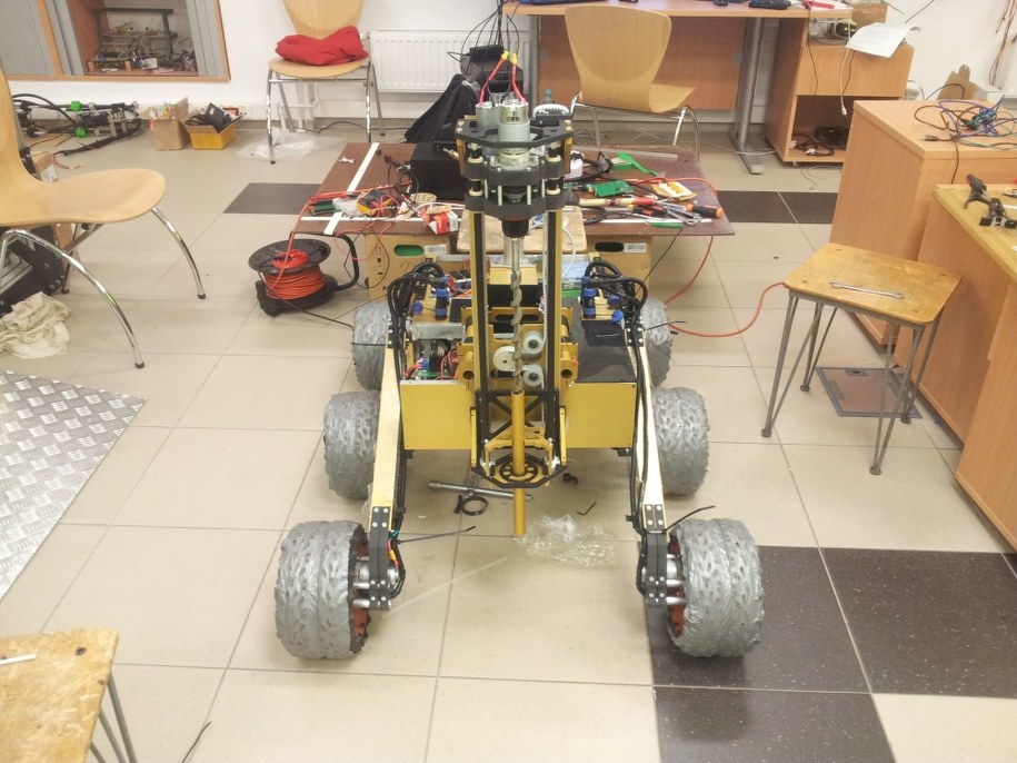 Drużyna z Politechniki Łódzkiej jest jednym z 30 zespołów z całego świata, które będą rywalizować w zawodach NASA na początku czerwca /studenci Politechniki Łódzkiej z koła SKaNeR – zespół Raptors /Materiały prasowe