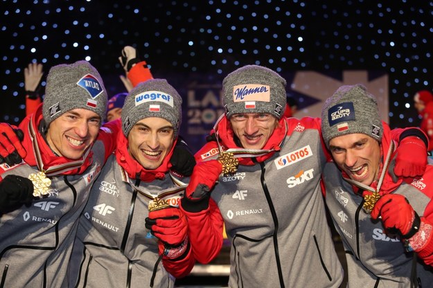 Drużynowi mistrzowie świata na dużej skoczni: Kamil Stoch, Maciej Kot, Dawid Kubacki i Piotr Żyła /Grzegorz Momot /PAP