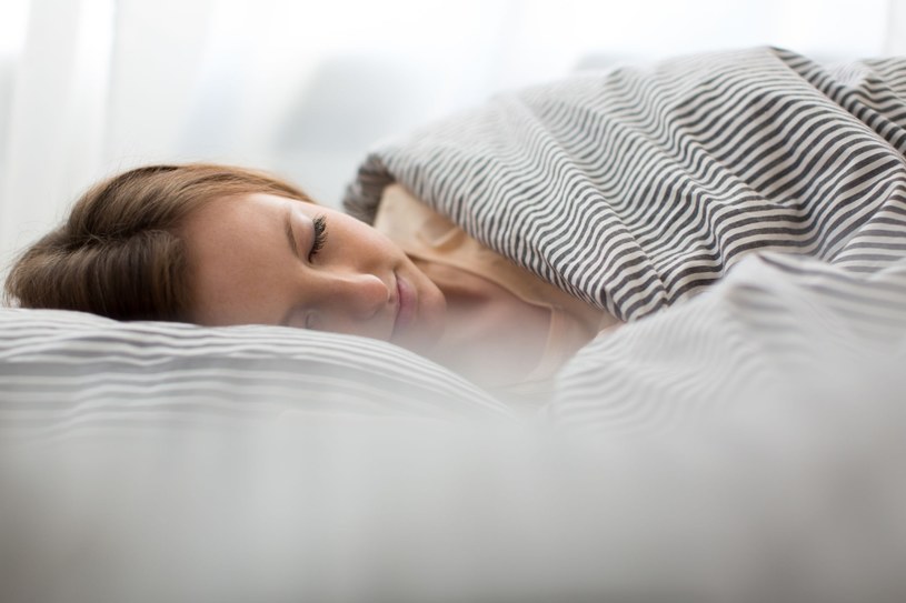 Drzemki zmniejszają uczucie senności i zwiększają czujność /123RF/PICSEL