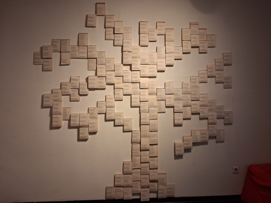 Drzewo utworzone z cytatów z dzieł Mickiewicza /Marlena Chudzio /RMF FM