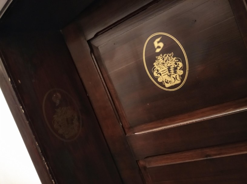 Drzwi do "specjalnego pokoju" w mieszczącym się w zamku hotelu Dobra /Michał Stonawski (zdj. dzięki uprzejmości autora) /archiwum prywatne