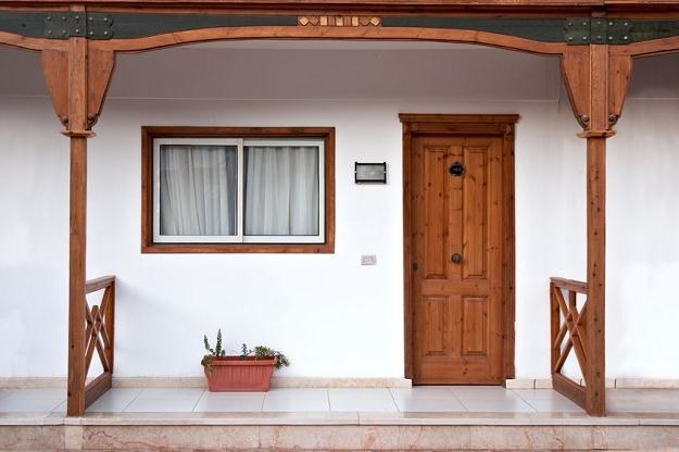 Drzwi i okna zewnętrzne to wizytówka naszego domu /&copy;123RF/PICSEL