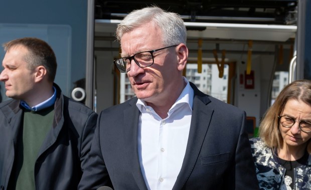 Drzwi mieszkania prezydenta Poznania obrzucone jajkami. "Agresja przybiera na sile"