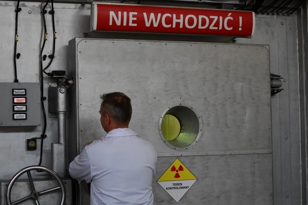 Drzwi pancerne do hali reaktora. /Paweł Balinowski /RMF FM