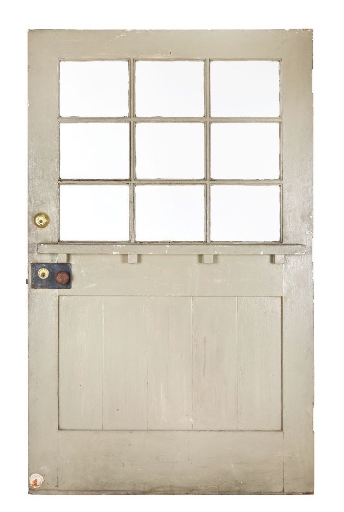 Drzwi pochodzące z posiadłości przy 10050 Cielo Drive, które trafiły na aukcję. /Julien's Auctions/ strona internetowa: www.julienslive.com /