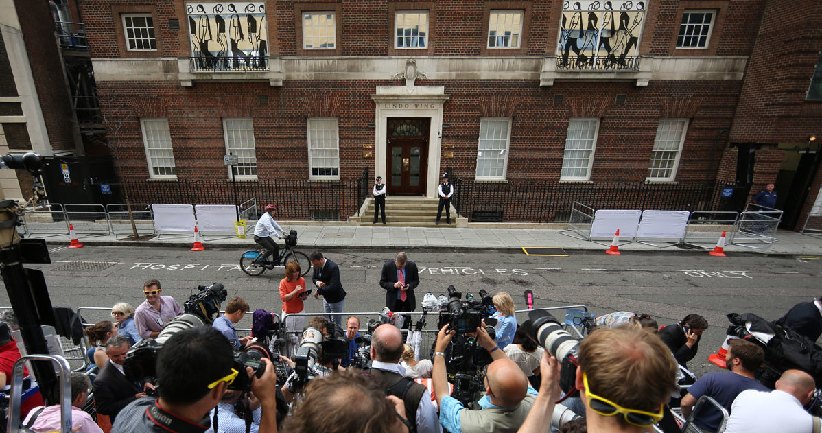 Drzwi szpitala St. Mary's w Londynie /Getty Images
