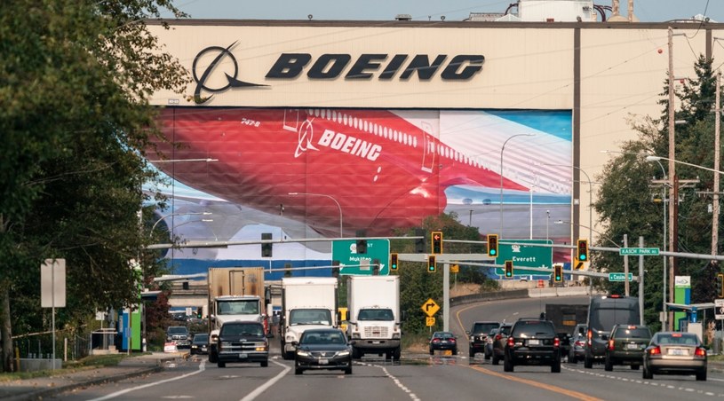 Drzwi zakładu zdobią gigantyczne grafiki przedstawiające produkowane samoloty /STEPHEN BRASHEAR /Getty Images