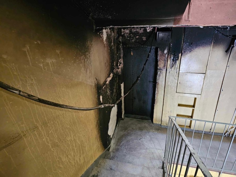 Drzwi zostały całkowicie spalone /Piotr Paszkowski /RMF MAXX