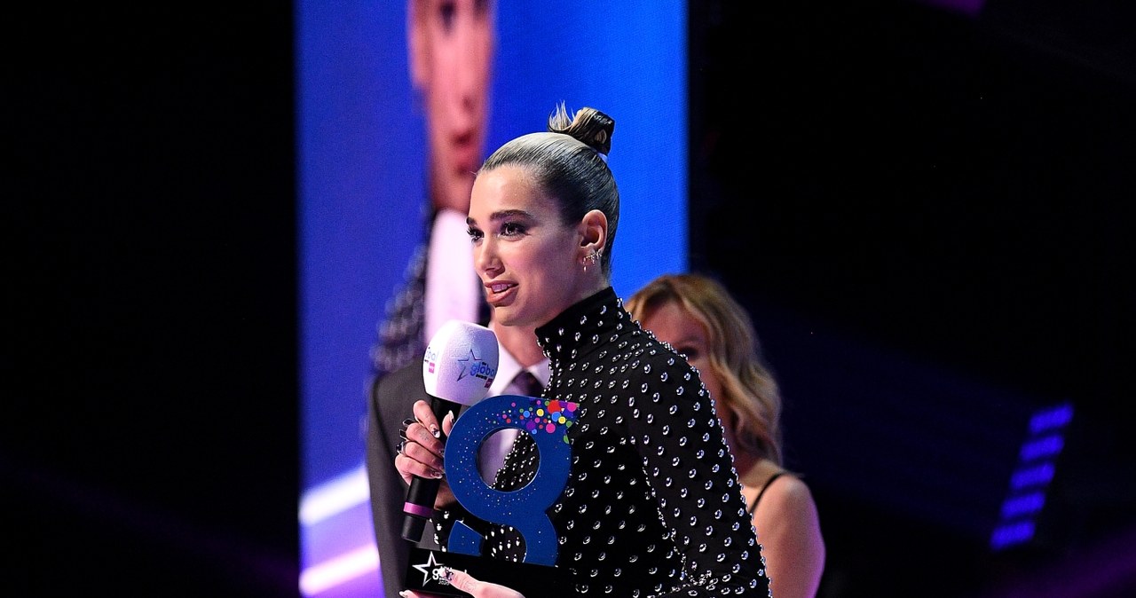 Dua Lipa na gali Global Awards /	Scott Garfitt /Getty Images