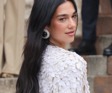 Dua Lipa wykonała hit "Amor Prohibido" na finał trasy "Radical Optimism Tour". Tak oddała hołd Selenie