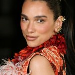 Dua Lipa wyróżniła się w tłumie gwiazd. Buty wywołały niemałą sensację. Chodzi o jeden detal
