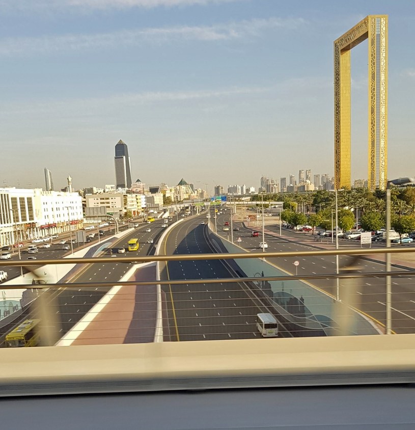 Dubai Frame - widok z naziemnej trasy metra /Styl.pl