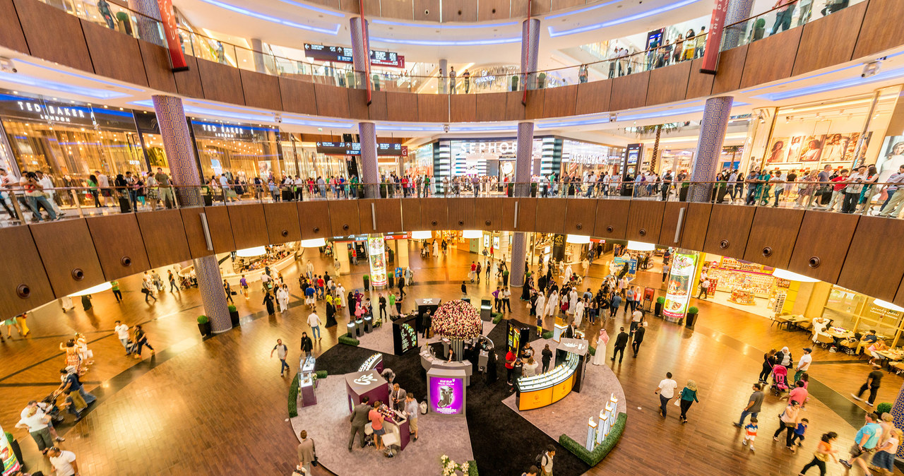 Dubai Mall - największe centrum handlowe świata z 1200 sklepami i ponad milionem m kw. powierzchni /123RF/PICSEL