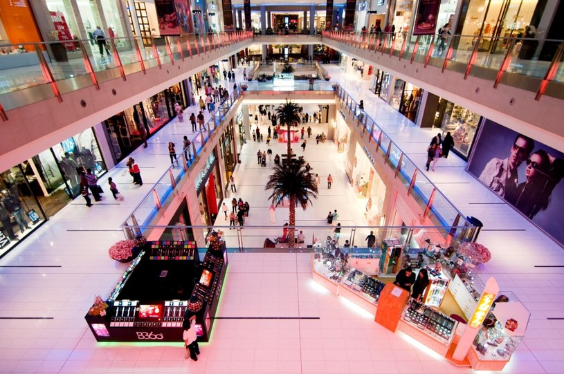 Dubai Mall to ponad 1000 sklepów, z których większość to bardzo luksusowe marki. /123RF/PICSEL