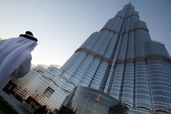 Dubaj: "Spiderman" na najwyższym budynku na świecie