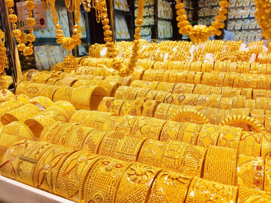 Dubaj ogłasza budowę Złotej Ulicy. To pierwsza na świecie ulica wykonana z prawdziwego złota /Shutterstock