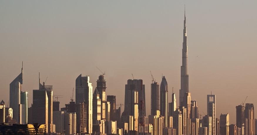 Dubaj stawia na odnawialne źródła energii /123RF/PICSEL