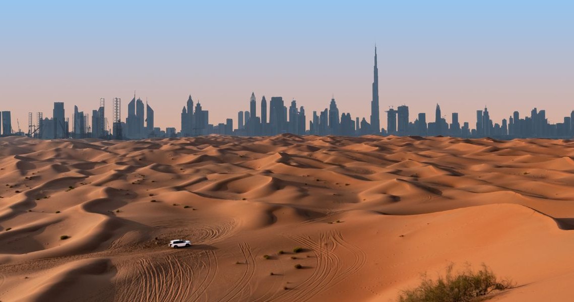 Dubaj widziany z pustyni /materiały promocyjne