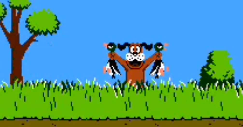 Duck Hunt - kultowy tytuł z konsoli NES współpracujący z kontrolerem w kształcie pistoletu (w Polsce działał na wariacji sprzętu Nintendo znanej pod nazwą Pegasus) /materiały źródłowe