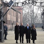 Duda i Pence odwiedzili Auschwitz. "Milczenie to zgoda na triumf zła"