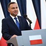 Duda liderem rankingu zaufania. Z największą nieufnością spotyka się Schetyna