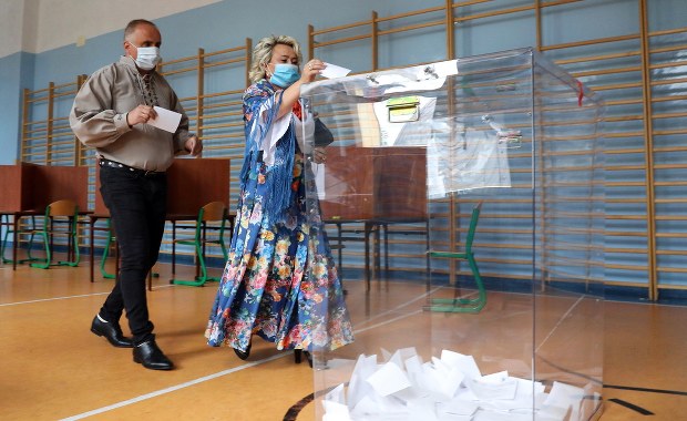 Duda wygrał wśród rolników, robotników i bezrobotnych. Trzaskowskiego poparli dyrektorzy, specjaliści i studenci [EXIT POLL 2020]