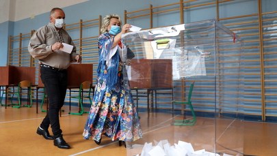 Duda wygrał wśród rolników, robotników i bezrobotnych. Trzaskowskiego poparli dyrektorzy, specjaliści i studenci [EXIT POLL 2020]