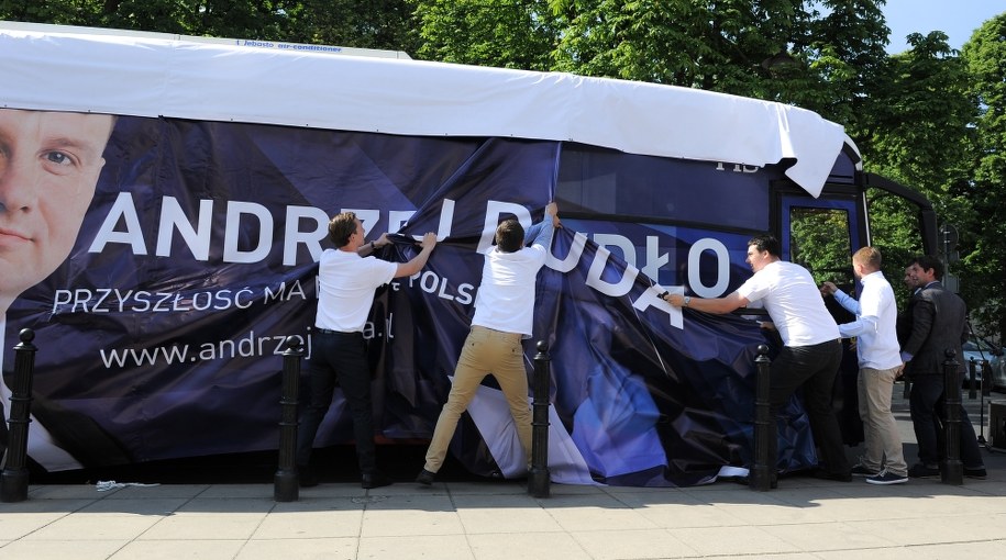 Dudabus zmienia się w Szydłobus /Marcin Obara /PAP