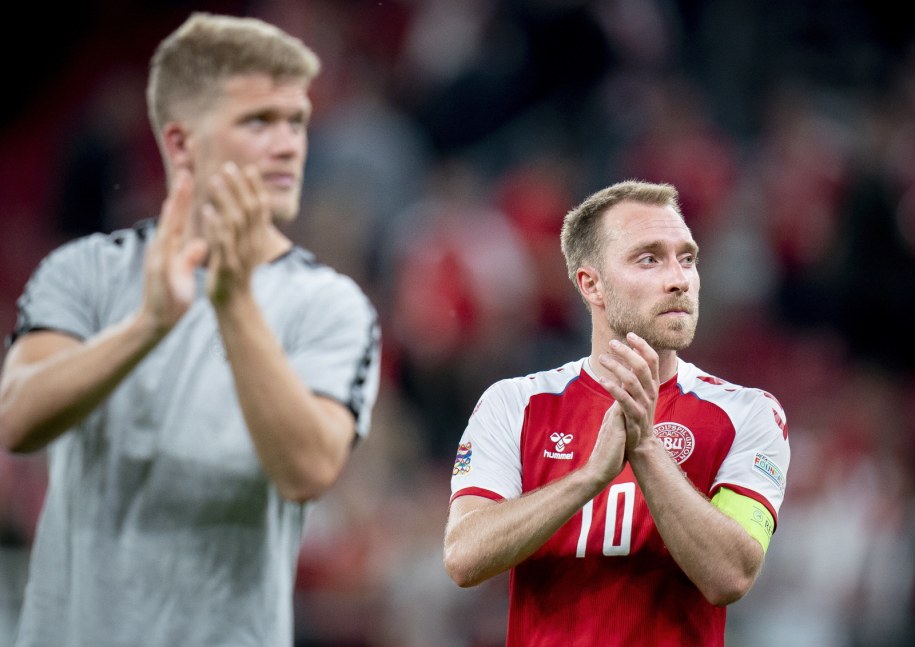 Duńczycy Christian Eriksen (z prawej) i Andreas Cornelius /LISELOTTE SABROE    /PAP/EPA