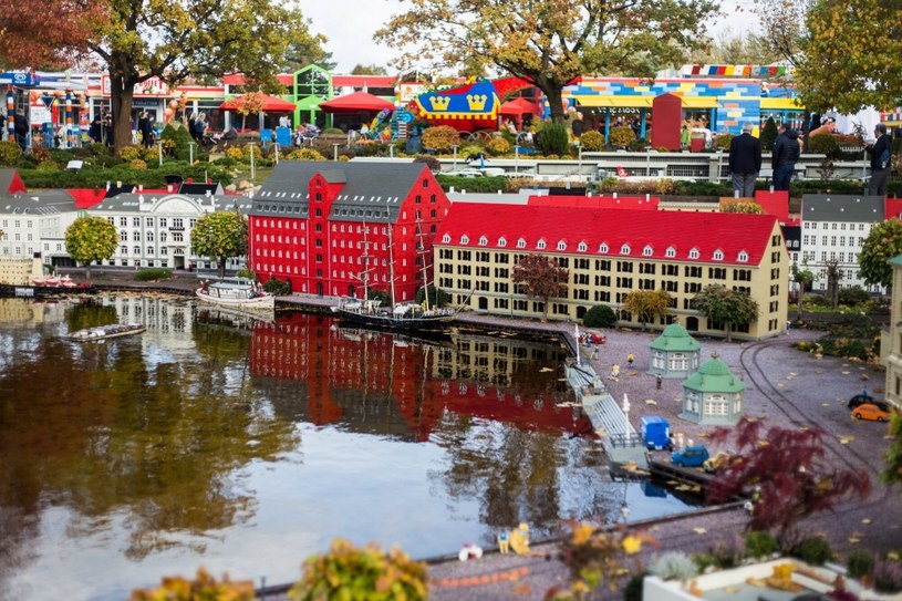 Duński park rozrywki Legoland Billund przyciąga nie tylko fanów klocków. Miejsce gwarantuje dobrą zabawę dzieciom i dorosłym. /Adam Jastrzebowski/REPORTER /East News